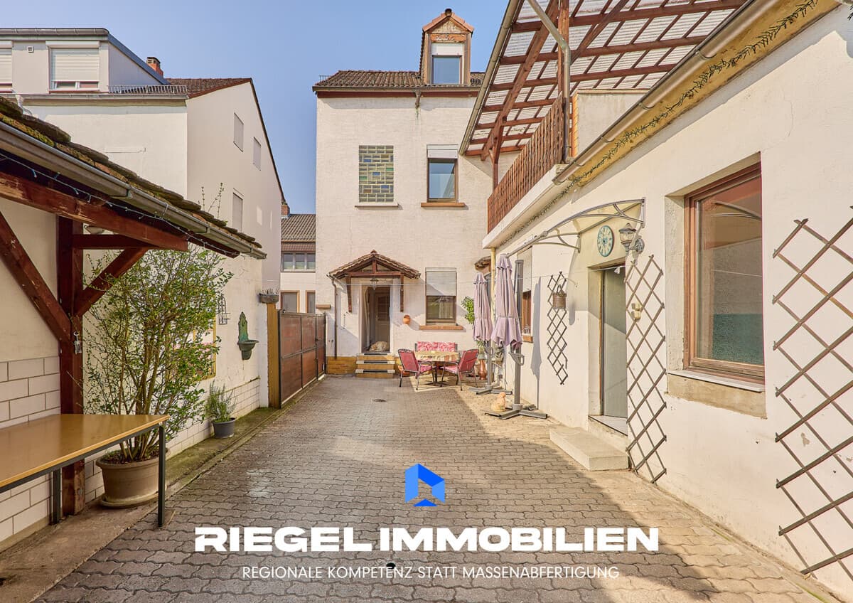 Zweifamilienhaus mit 3 Wohneinheiten und Garage in sehr beliebter Wohnlage, Speyer