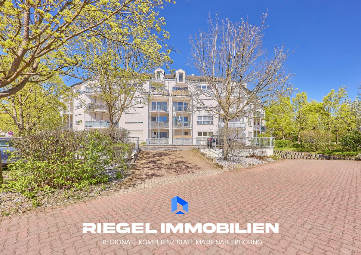Großzügige Maisonette-Wohnung mit 4 Zimmern, 3 Balkonen und 2 Stellplätzen, Limburgerhof