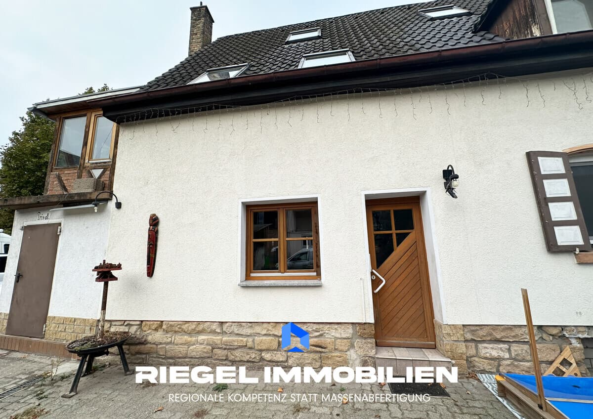 Gepflegte DHH mit Balkon, kleinem Freisitz und einem PKW Aussenstellplatz, Harthausen